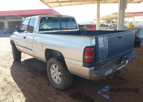 2001 Dodge Ram 1500 St z USA, uszkodzony, nr VIN 3B7HF13Z51M540010